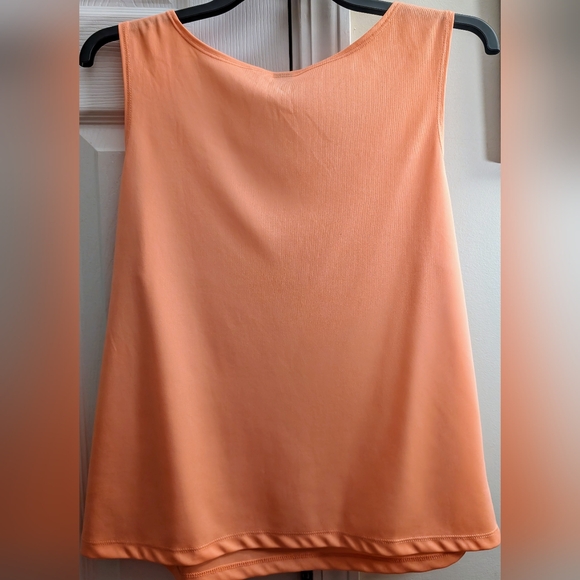 Women's short sleeve button up top with tank top. - Picture 6 of 7